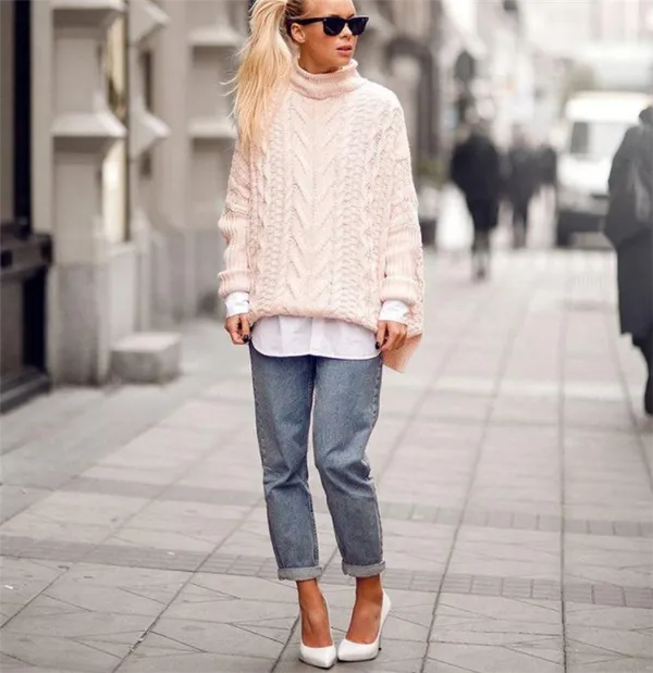 Как и с чем носить женский свитер оверсайз: фото модных сочетаний