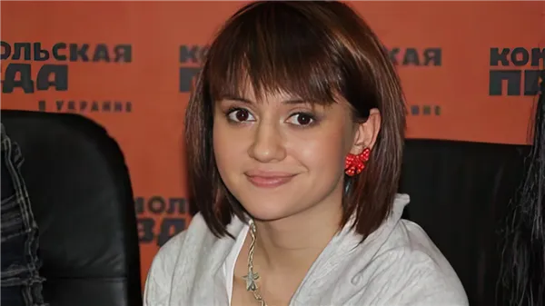 Молодая певица Аня Руднева