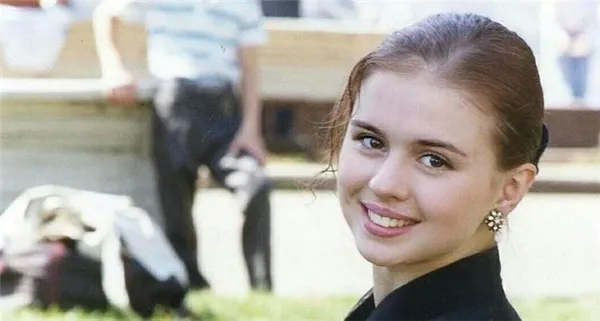 Анна Семенович в 17 лет