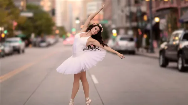 балерина на дороге