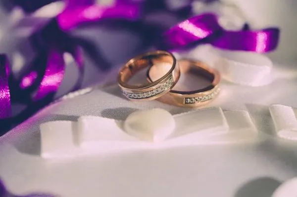 Почему нельзя носить кольцо на безымянном пальце до свадьбы, какие могут быть последствия. 5