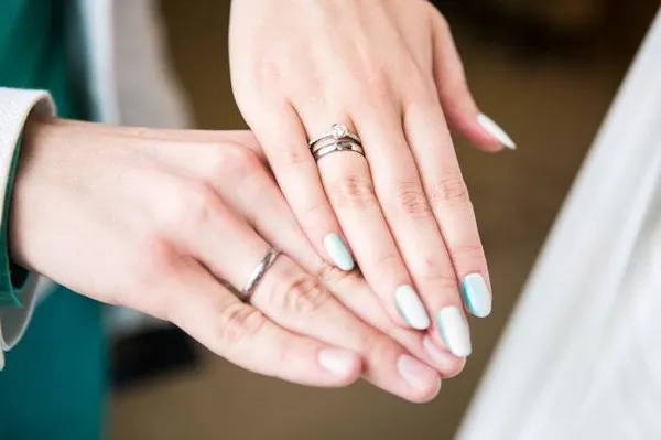 Почему нельзя носить кольцо на безымянном пальце до свадьбы, какие могут быть последствия. 4