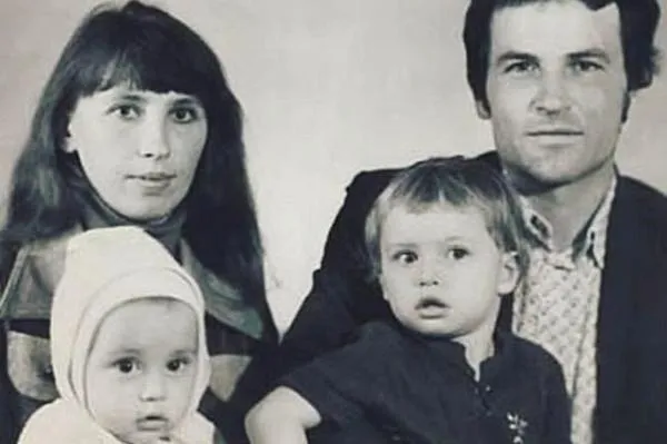 Родители Димы Билана - Николай Михайлович Белан и Нина Дмитриевна Белан, Дима (Витя Белан) и его сестра