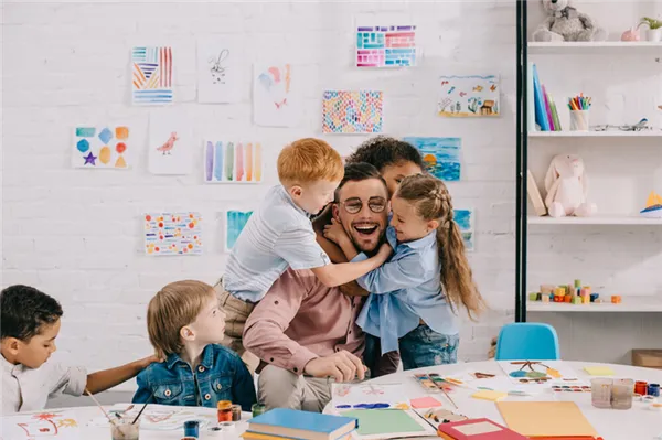  Когда в школе есть пространство, которое дети могут полностью присвоить, исчезает формальное отношение к обучению, появляется удовольствие от процесса. Фото: LightField Studios/shutterstock.com 
