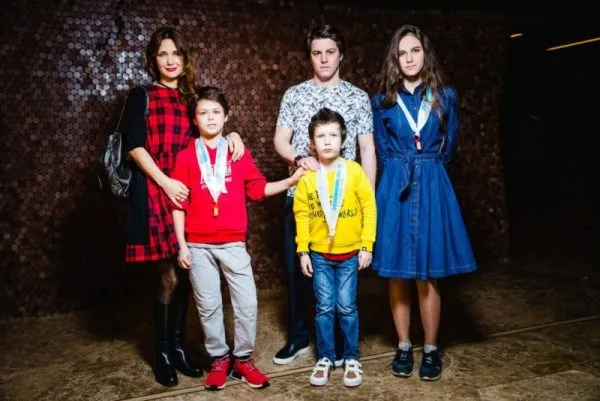 Актриса кино и театра Екатерина Климова со своими детьми