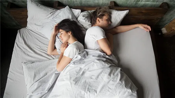 Важно ли супругам спать под одним одеялом. 2