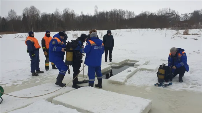 Появилось видео драки ученика и преподавателя в одной из школ Ленобласти